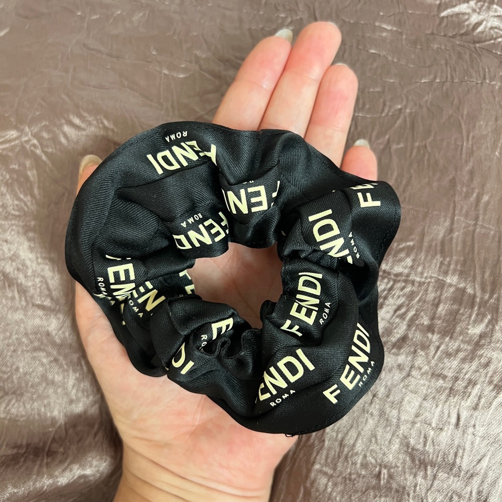 【FENDI】Handmade Scrunchie - Picture 2 of 2